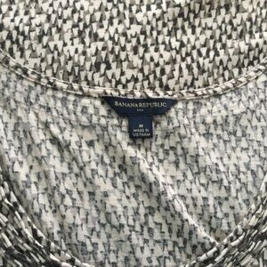 Banana Republic Sleeveless Graphic Top